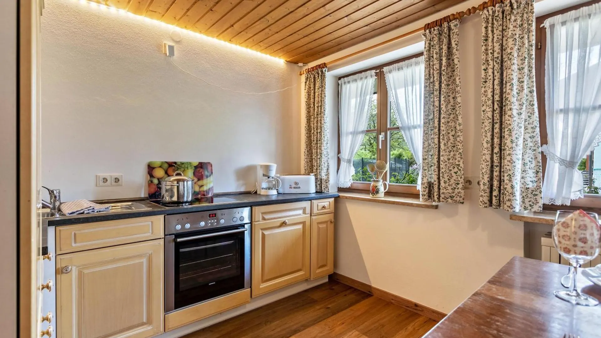 Grosses Ferienhaus Mit Bergblick Unterwoessen Holiday home