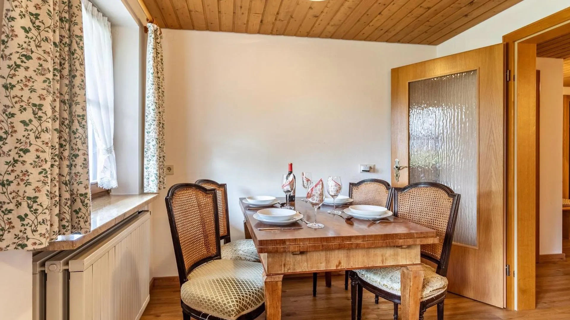 Holiday home Grosses Ferienhaus Mit Bergblick Unterwoessen