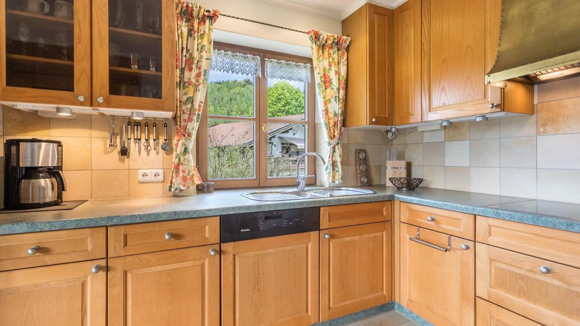 Grosses Ferienhaus Mit Bergblick Unterwoessen Holiday home