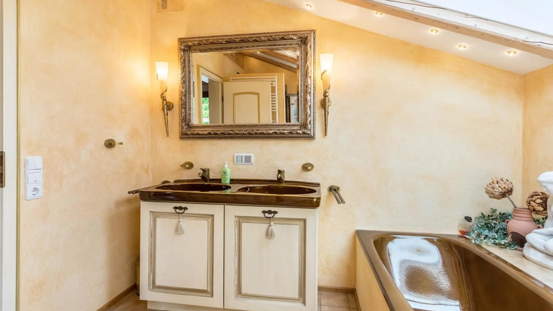 Holiday home Grosses Ferienhaus Mit Bergblick Unterwoessen